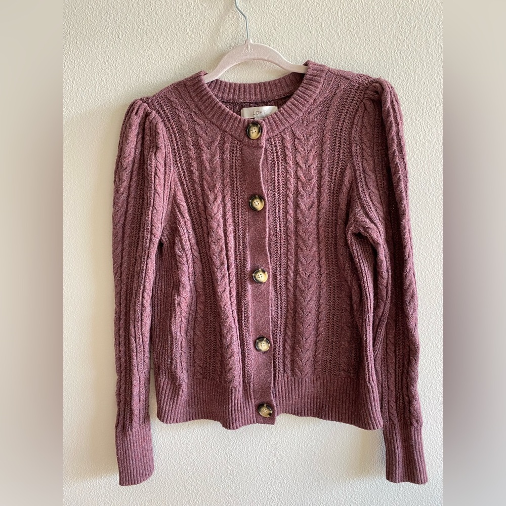Pretty soft rose color sweater in very good condition, perfect for Fall layering